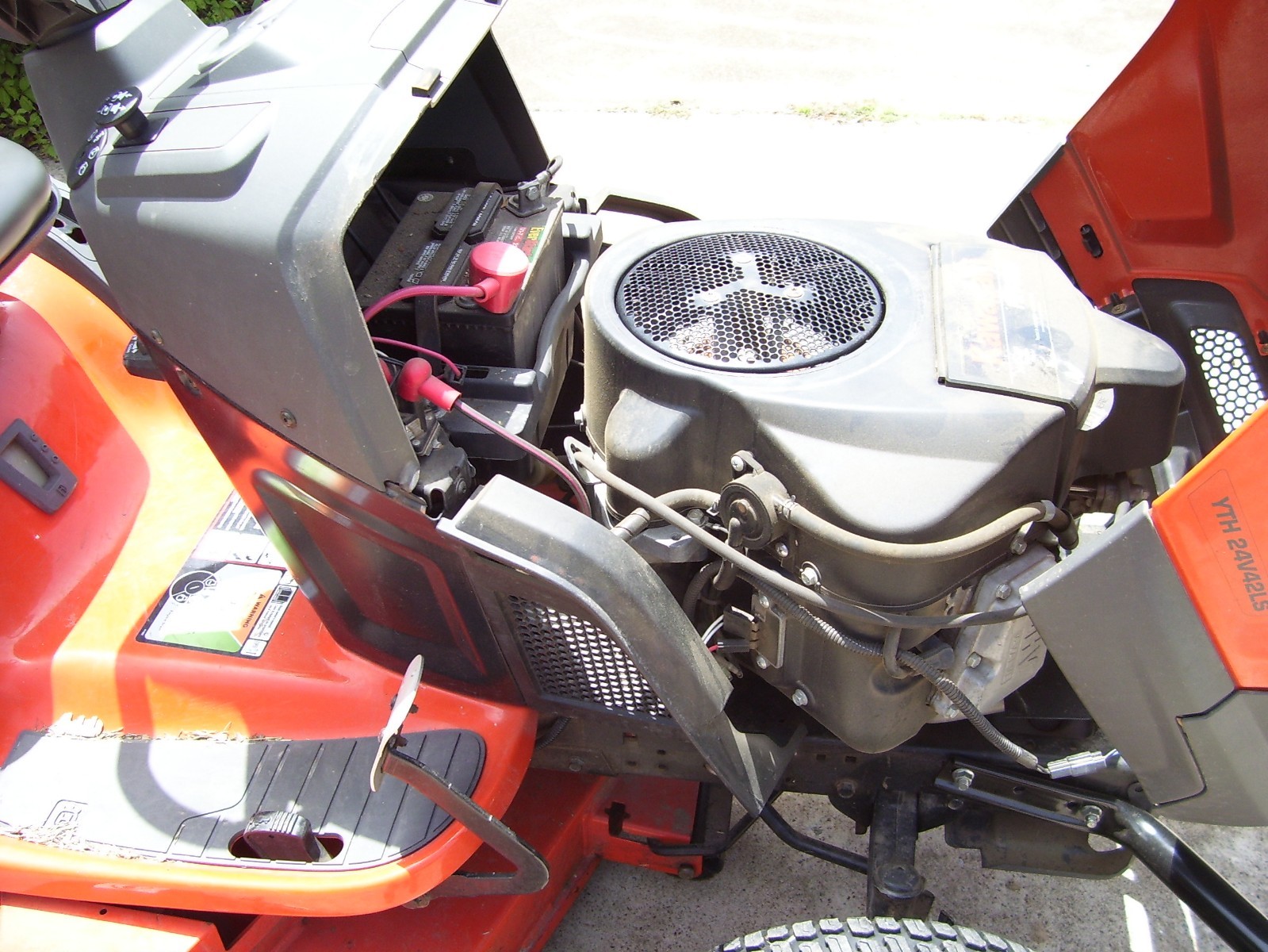 Husqvarna Lawn Tractor,Kawasaki FR730V 24HP,97Hours,Fab. Deck,Locker Rearend