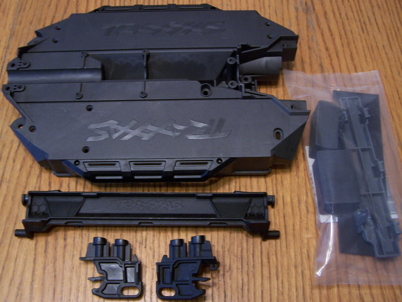 Fits Traxxas 1/10 Wide-Maxx Extended Chassis Battery Hold Down Mount Frame 89086