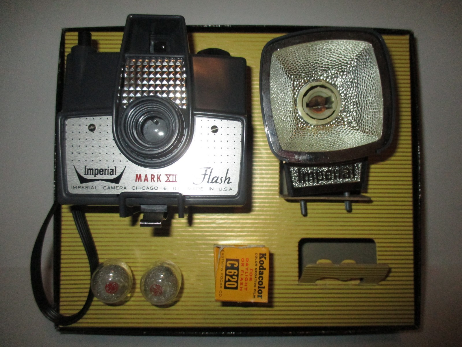 Vintage Imperial Mark XII 7 Piece Flash Camera Kit