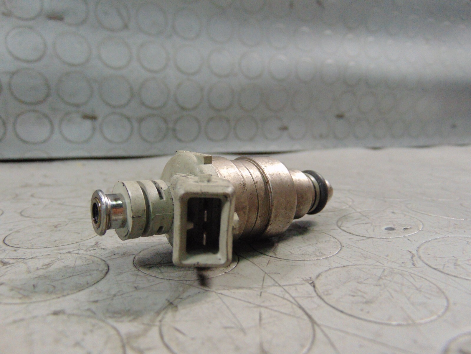 Iniettore benzina grigio PEUGEOT 106 II 2004 IW155