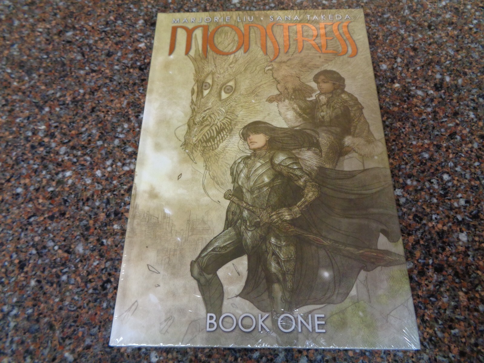 Monstress Book One, Marjorie Liu (洋書) Monstress Book One SIGNED Marjorie Liu (2019,HC,1st/1st