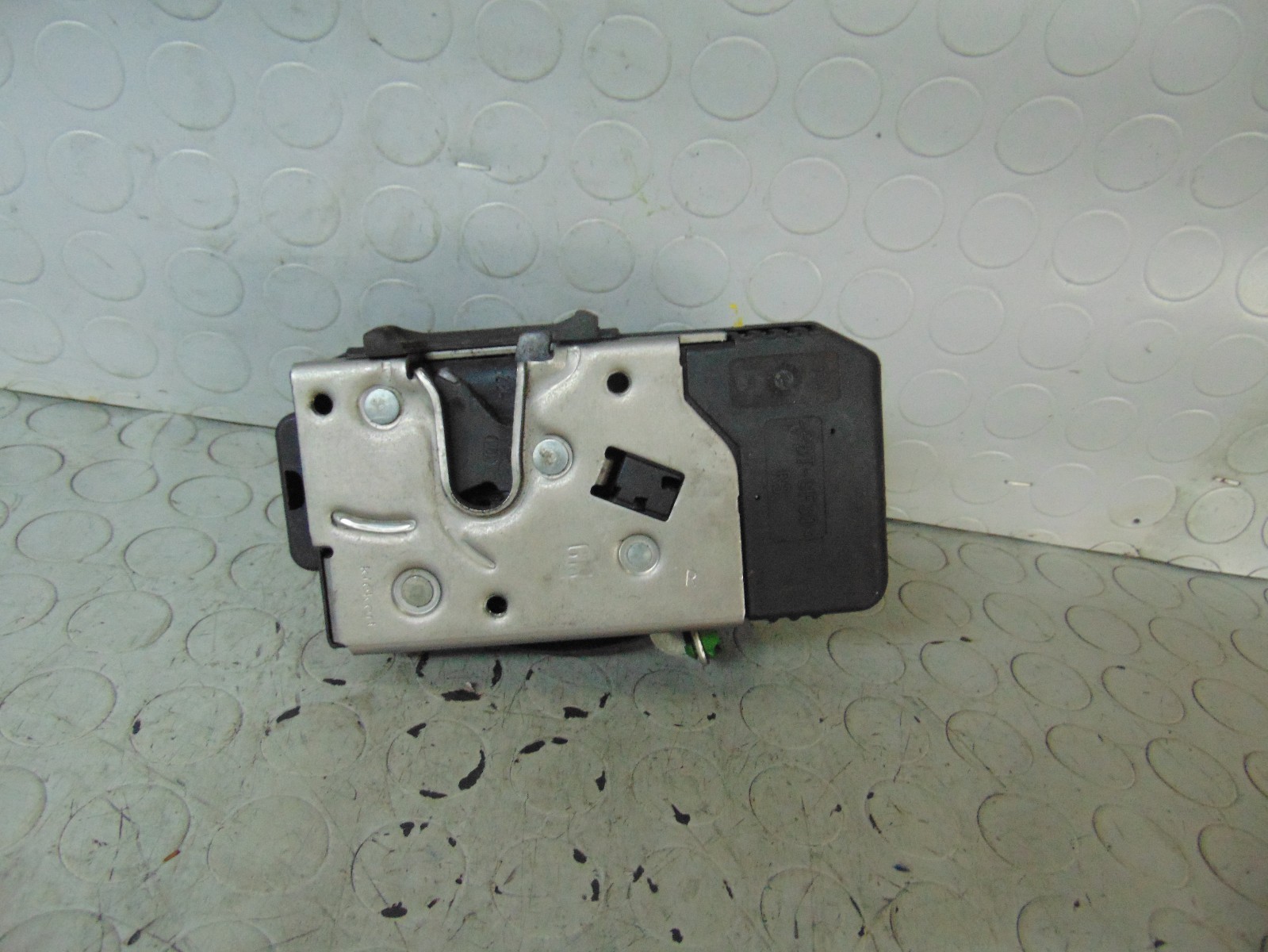 Serratura anteriore destra OPEL MERIVA 13154792