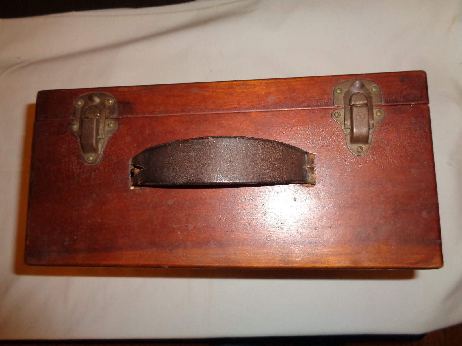 VINTAGE LADIES ROLLER SKATE WOOD BOX - APPROX. 13 X 12 X 6