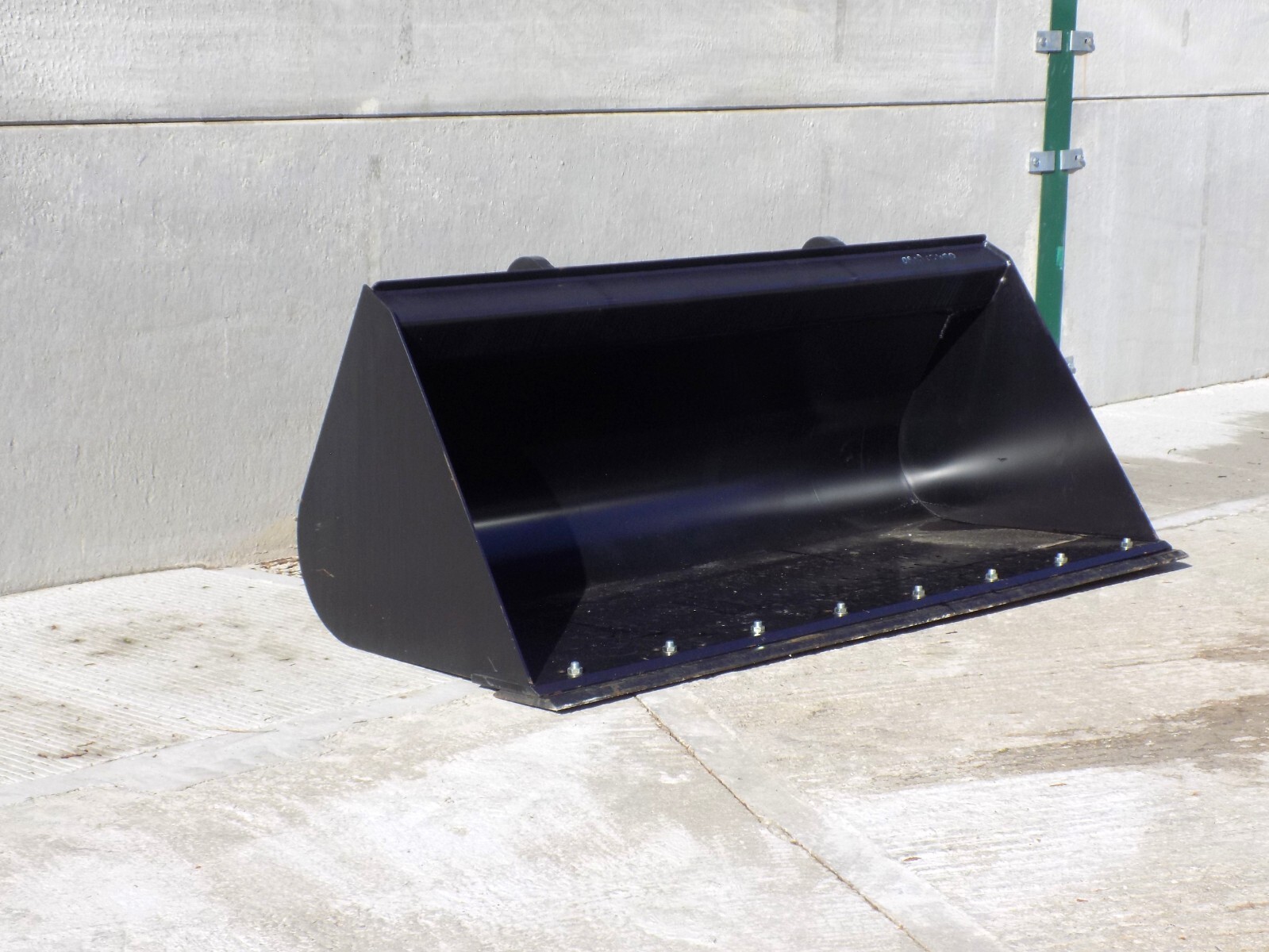 GENUINE JCB LOADALL / HD GP BUCKET WITH BOLT ON CUTTING EDGE