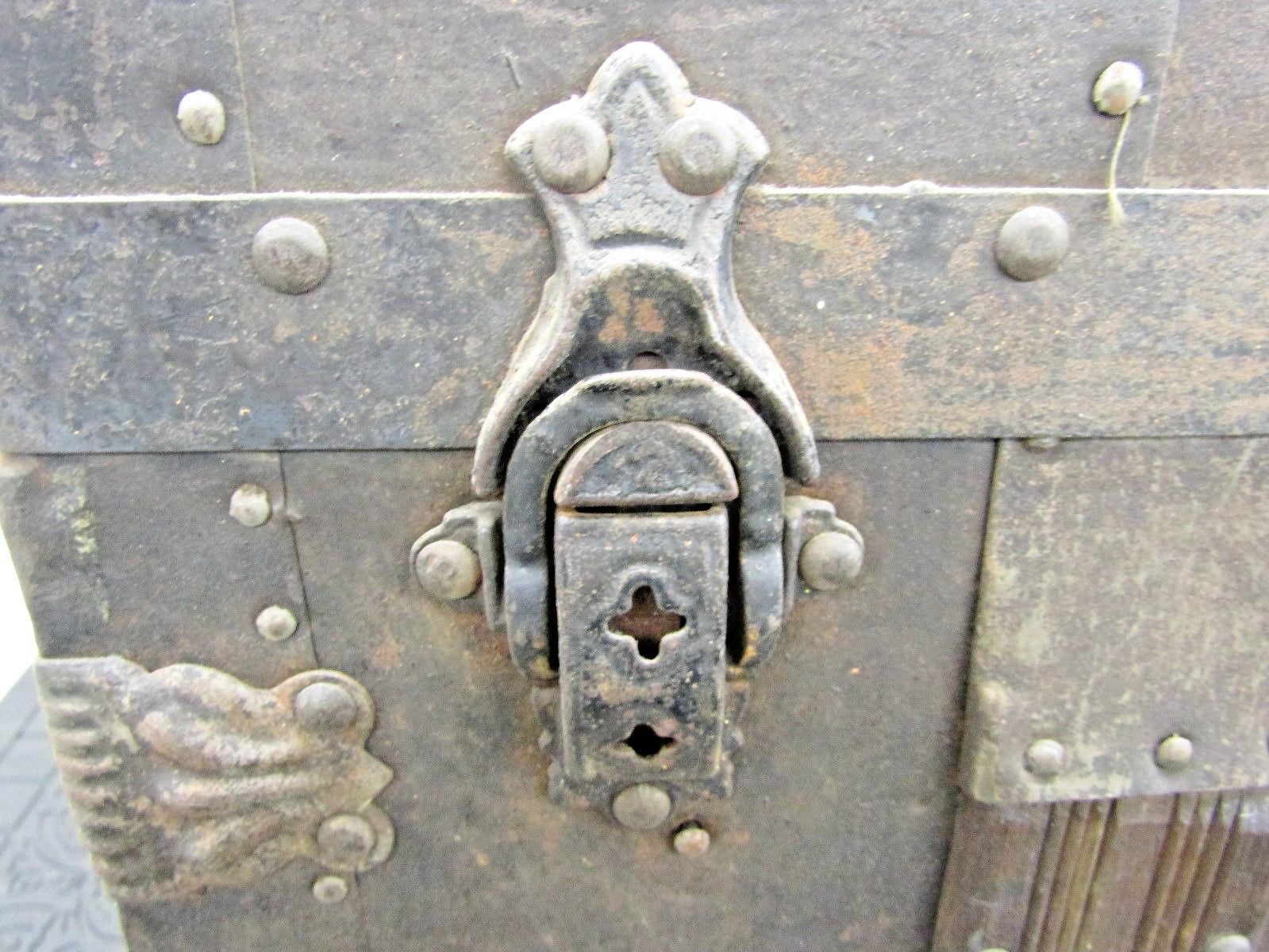 Antique Metal/Wood Camelback Trunk Chest Steamer Steampunk Vintage