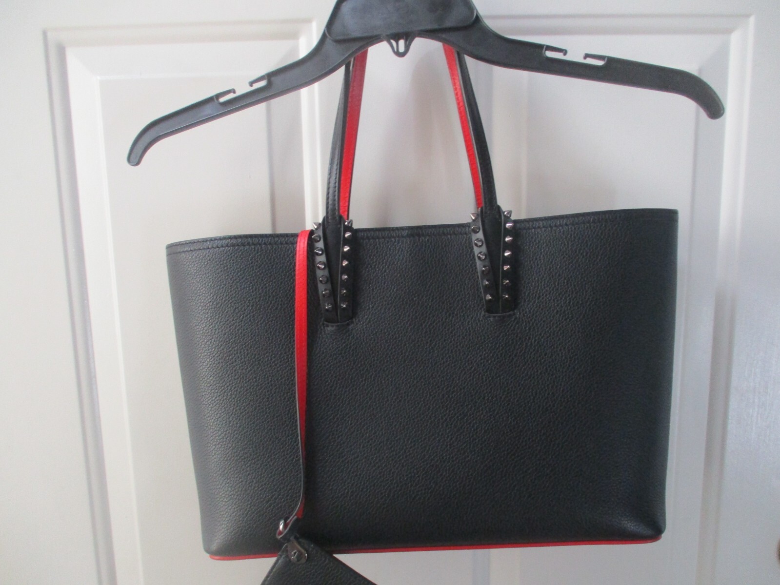 【送料&関税込】Christian Louboutin Cabata Shoulder Bag In M Christian Louboutin | Cabata small black leather tote bag