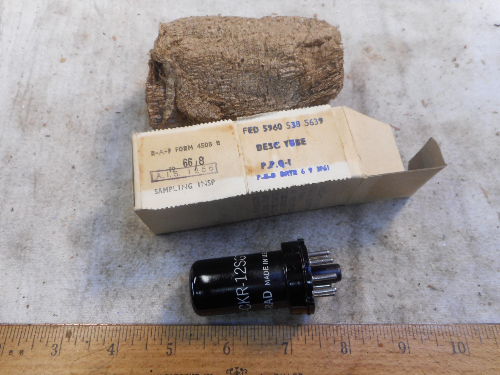 OLD VINTAGE VACUUM RADIO TUBE SYLVANIA 76 TESTED RADIO TUBE