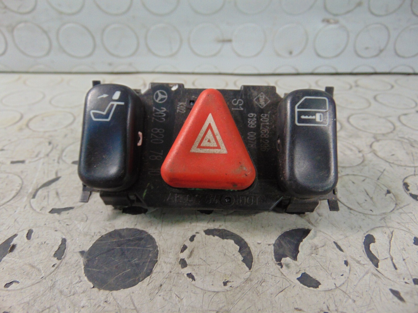 Pulsantiera comando luci emergenza MERCEDES CLASSE C W202 2000 2028207810