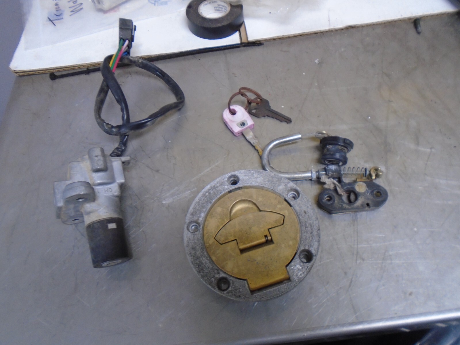 2002 Ducati ST4 ST4S LOCK SET CAP SWITCH IGNITION MONSTER | eBay 2002 Ducati ST4 ST4S LOCK SET CAP SWITCH IGNITION MONSTER | eBay