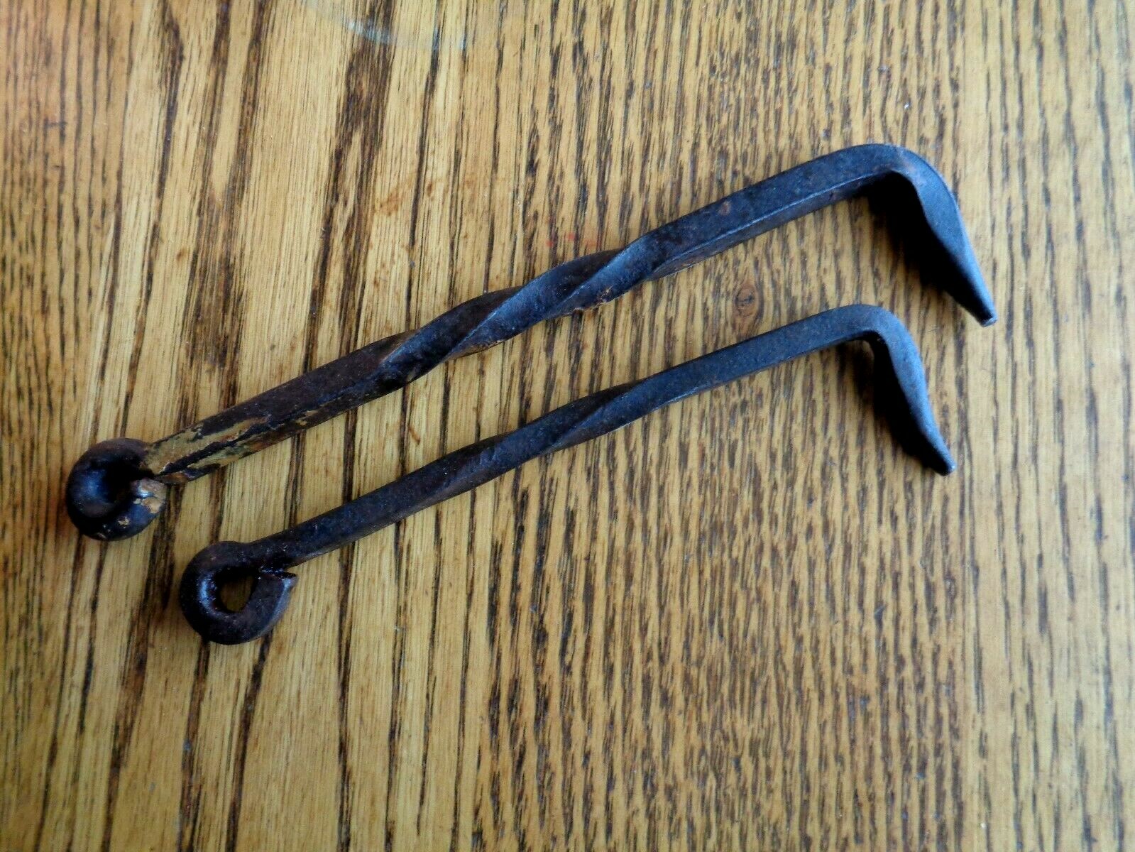 LOT 2 ANTIQUE VINTAGE BLACKSMITH HAND FORGED IRON TWISTED GATE DOOR HOOKS LATCH