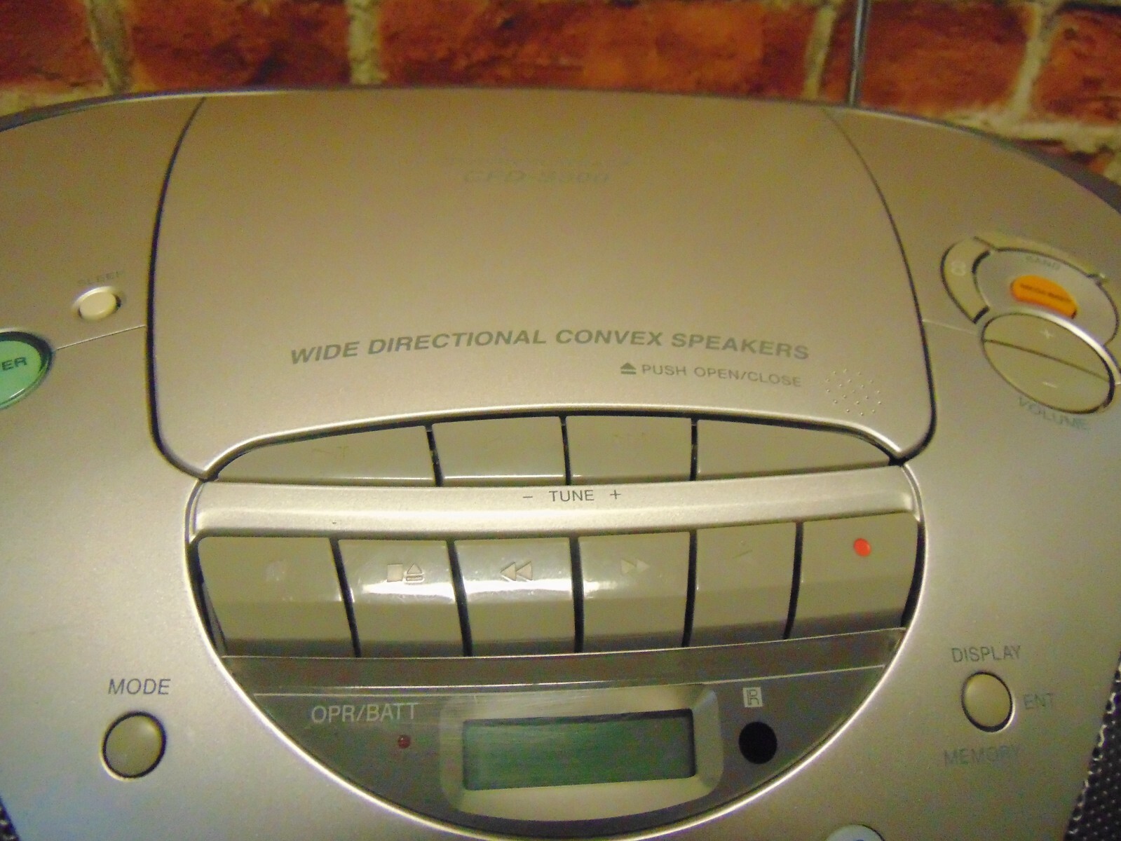 SONY CFD-S300 MEGABASS CD/AM-FM RADIO/CASSETTE PLAYER BOOMBOX (SEE DETAILS)