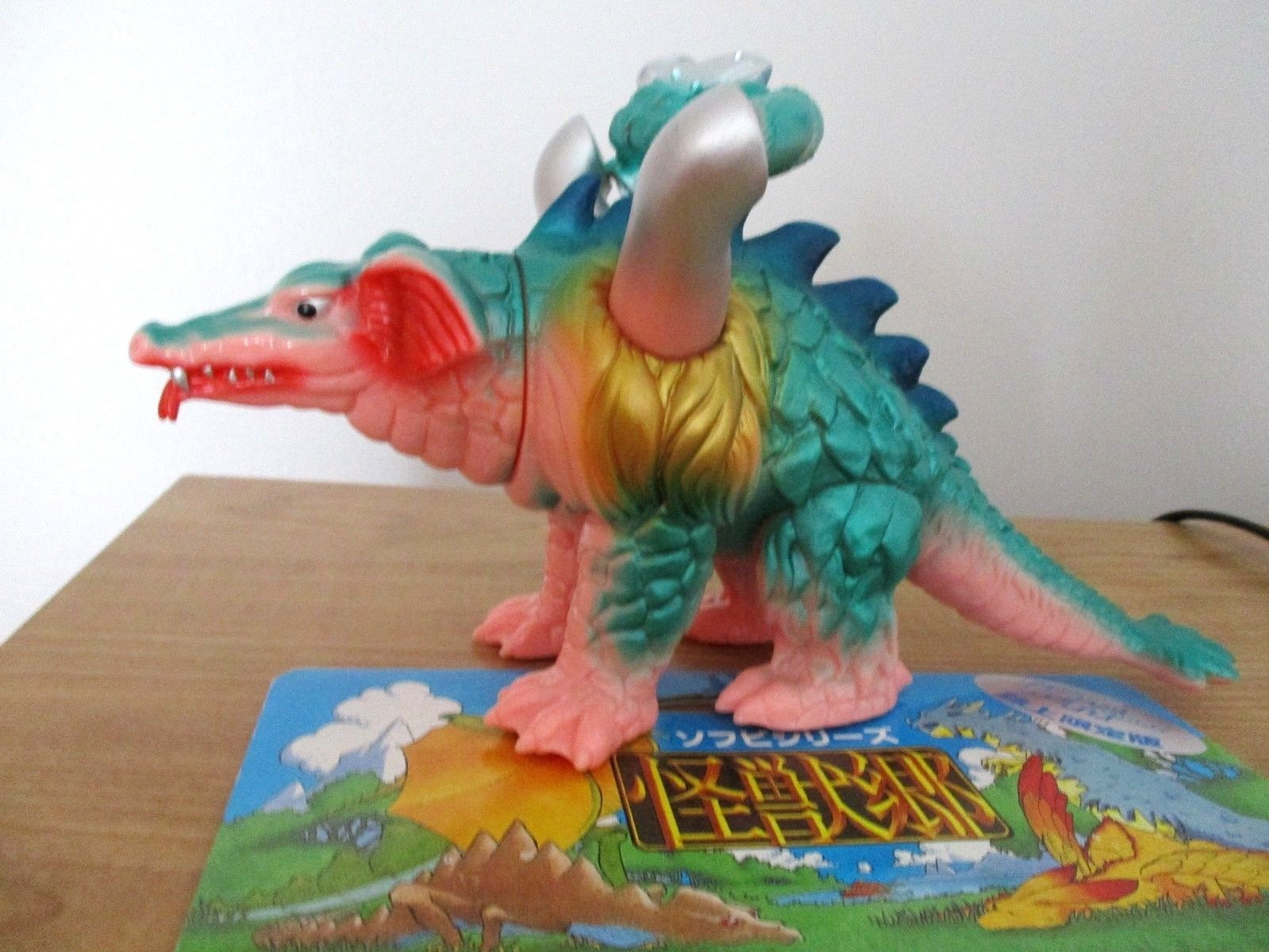 Monster township Kaiju Leogon from Ultra series pink molded RARE 2003 standard