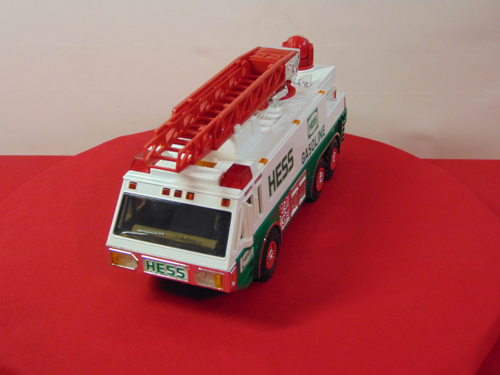 1996 HESS TOY EMERGENCY LADDER TRUCK IN ORIGINAL BOX