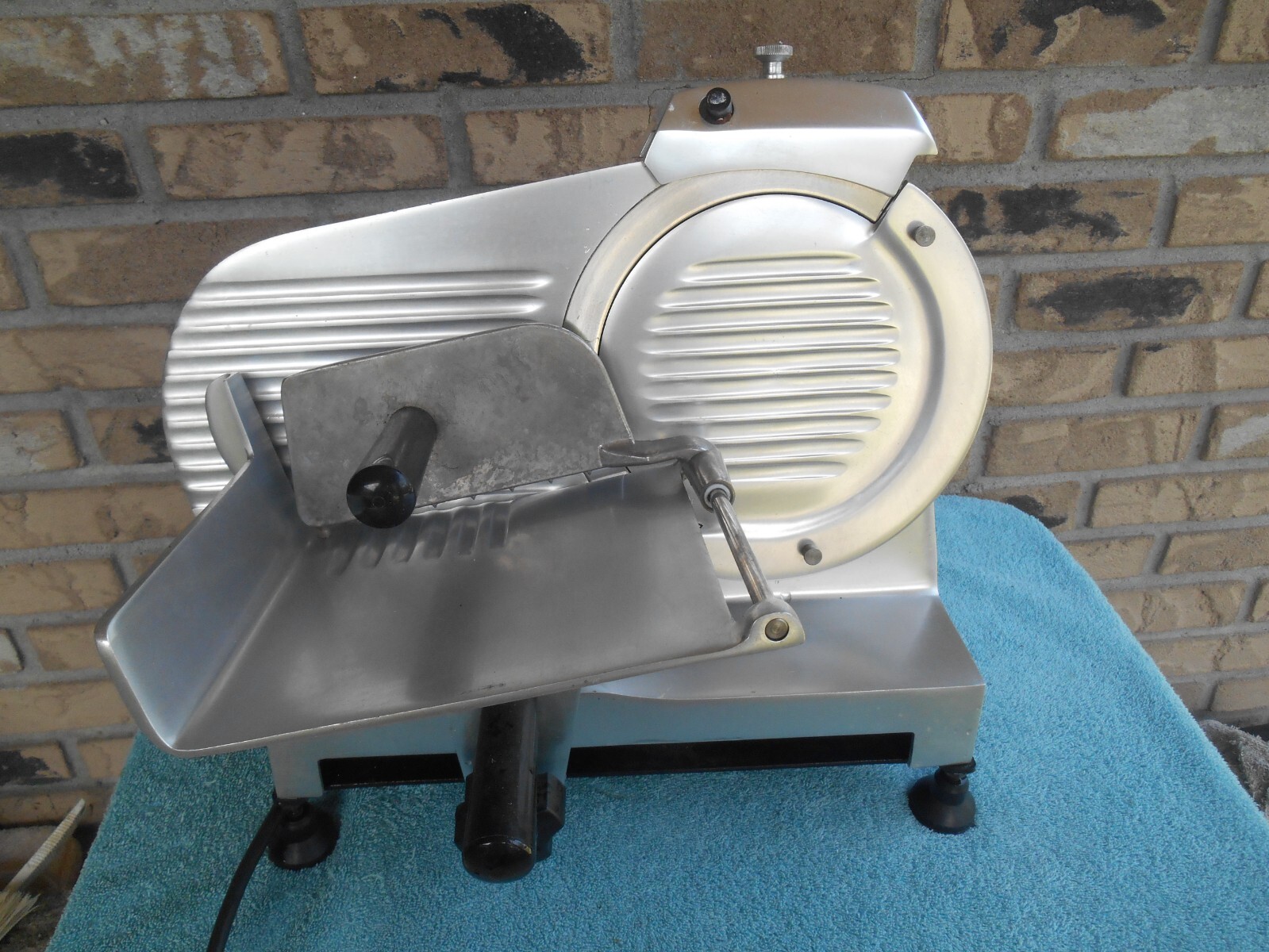 Chefmate Globe Food Equipment GC9 9" MEAT SLICER