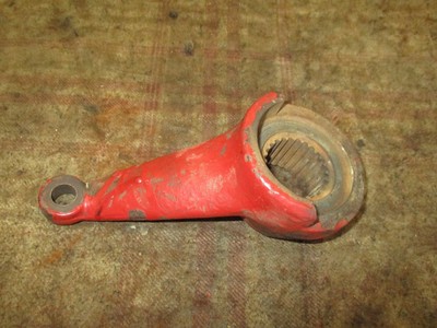 Inernational Farmall 300 Utility Spindle Steering Arm   Antique Tractor 01