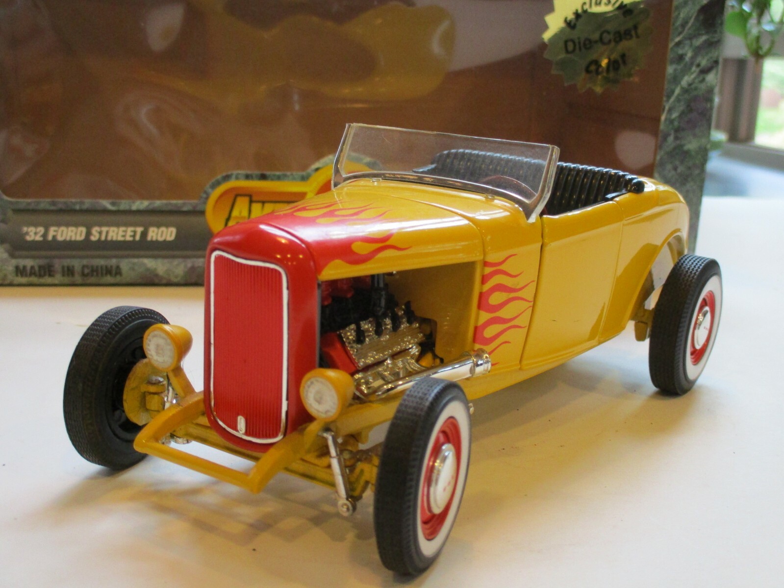 ERTL AMERICAN MUSCLE 1932 FORD HIGHBOY YELLOW w/FLAMES NIB 1/18: купить с доставкой из США, цена 2 711 руб - (115030358546) ERTL AMERICAN MUSCLE 1932 FORD HIGHBOY YELLOW w/FLAMES NIB 1/18: купить с доставкой из США, цена 2 711 руб - (115030358546)