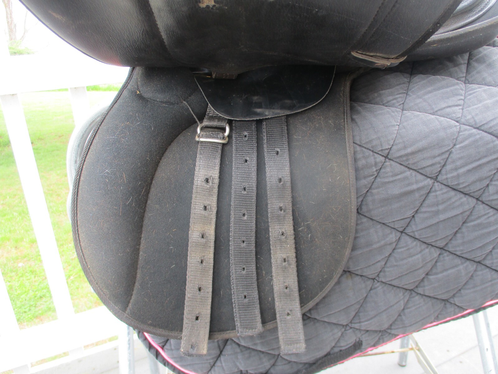 17'' MEDIUM THOROWGOOD ULSTER CC JUMP ENGLISH SADDLE w  LEATHERS &  IRONS