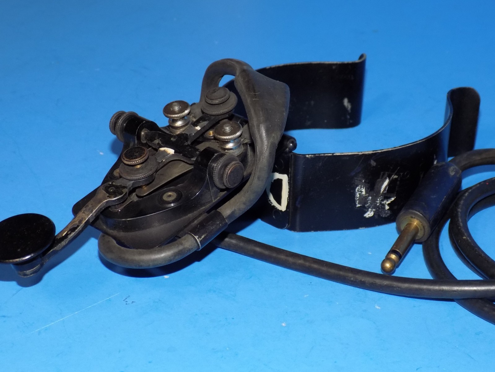 ***  VINTAGE WWII J-37 SOLDIERS LEG MOUNT TELEGRAPH KEY