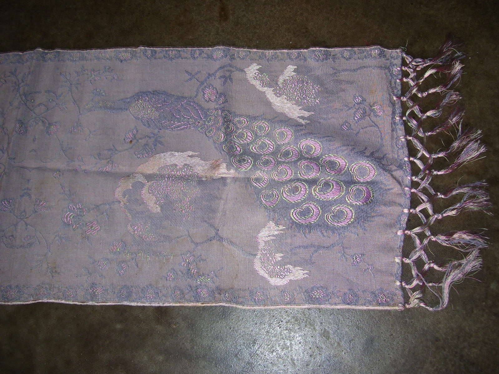 VINTAGE PEACOCK TABLE RUNNER PIANO SCARF SHIMMER AND SHINY