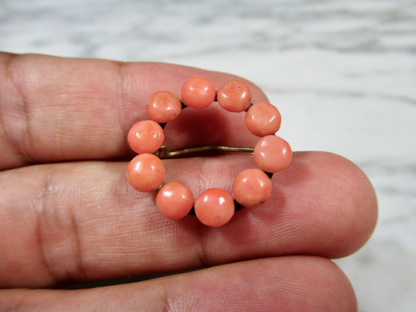 SMALL VICTORIAN NATURAL PINK CORAL CABOCHON BUTTON WREATH BRASS BROOCH ANTIQUE