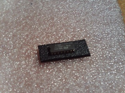NATIONAL SEMI MICROCIRCUIT # DM54S571J/883B  NSN: 5962-01-066-2754  390-0019-010