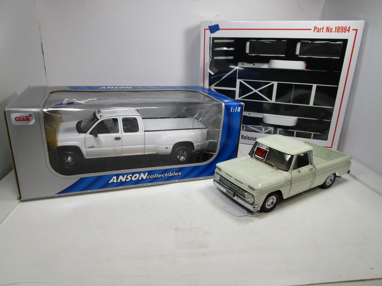 ANSON 1/18 CHEVY SILVERADO DUALLY W/ TRAILER AND BEATER 1965