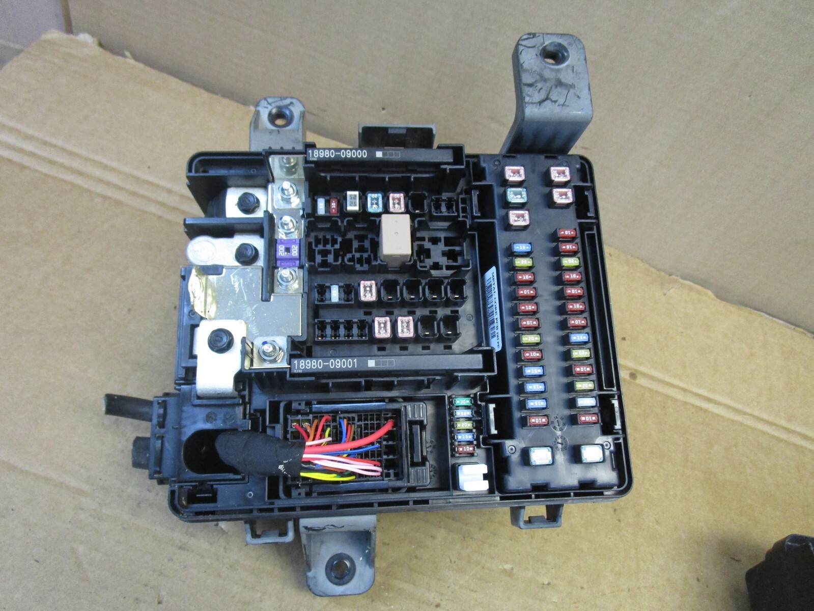 18 19 Genesis G80 Engine Fuse Box Relay Junction Block Panel 18 19 Genesis G80 Engine Fuse Box Relay Junction Block Panel