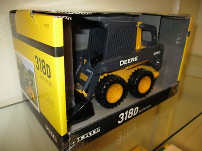 John Deere 318D Skid Loader By Ertl  1/16th Scale