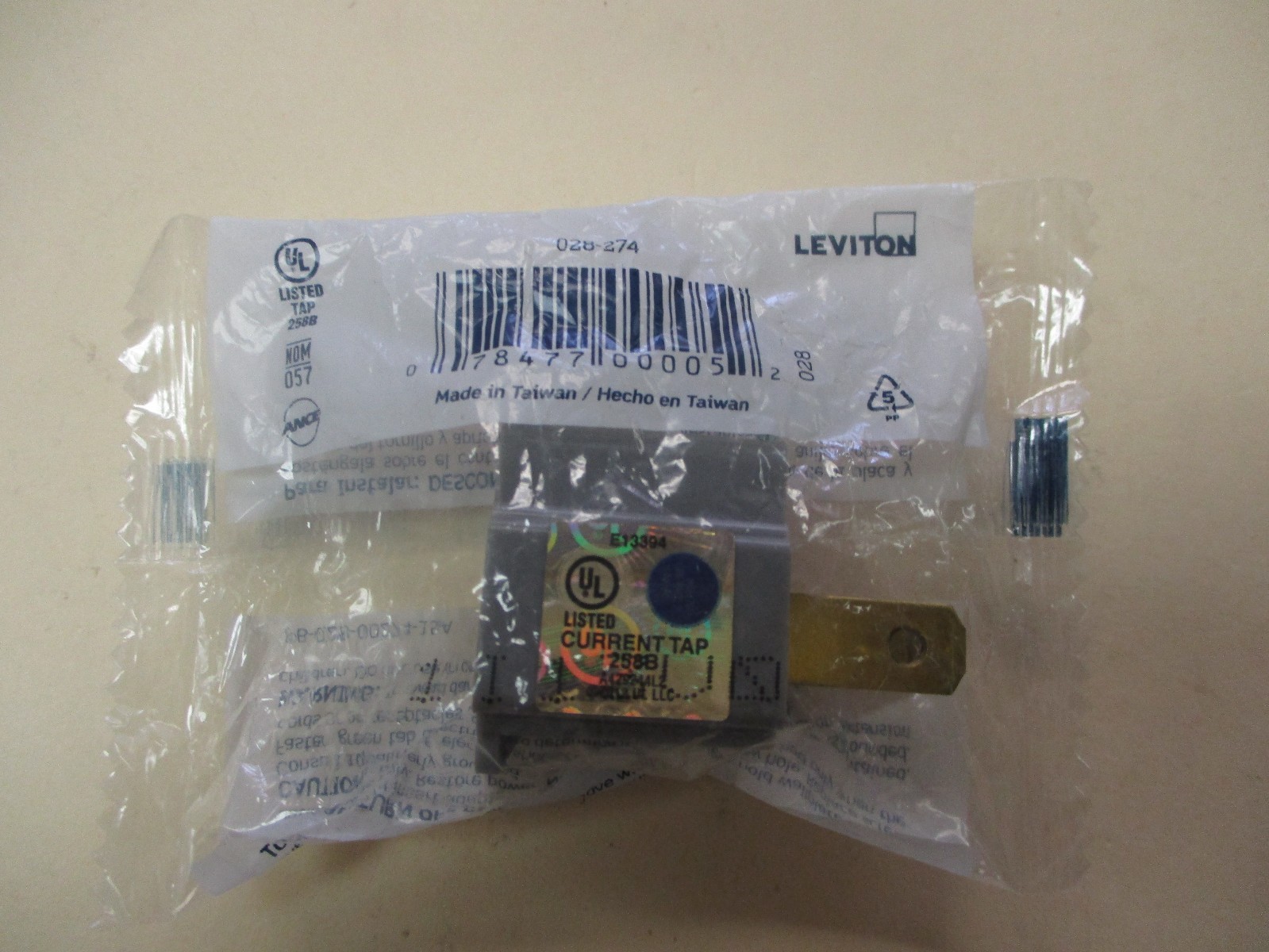 Leviton 028-274 New Gray Vinyl Grounding Adapter