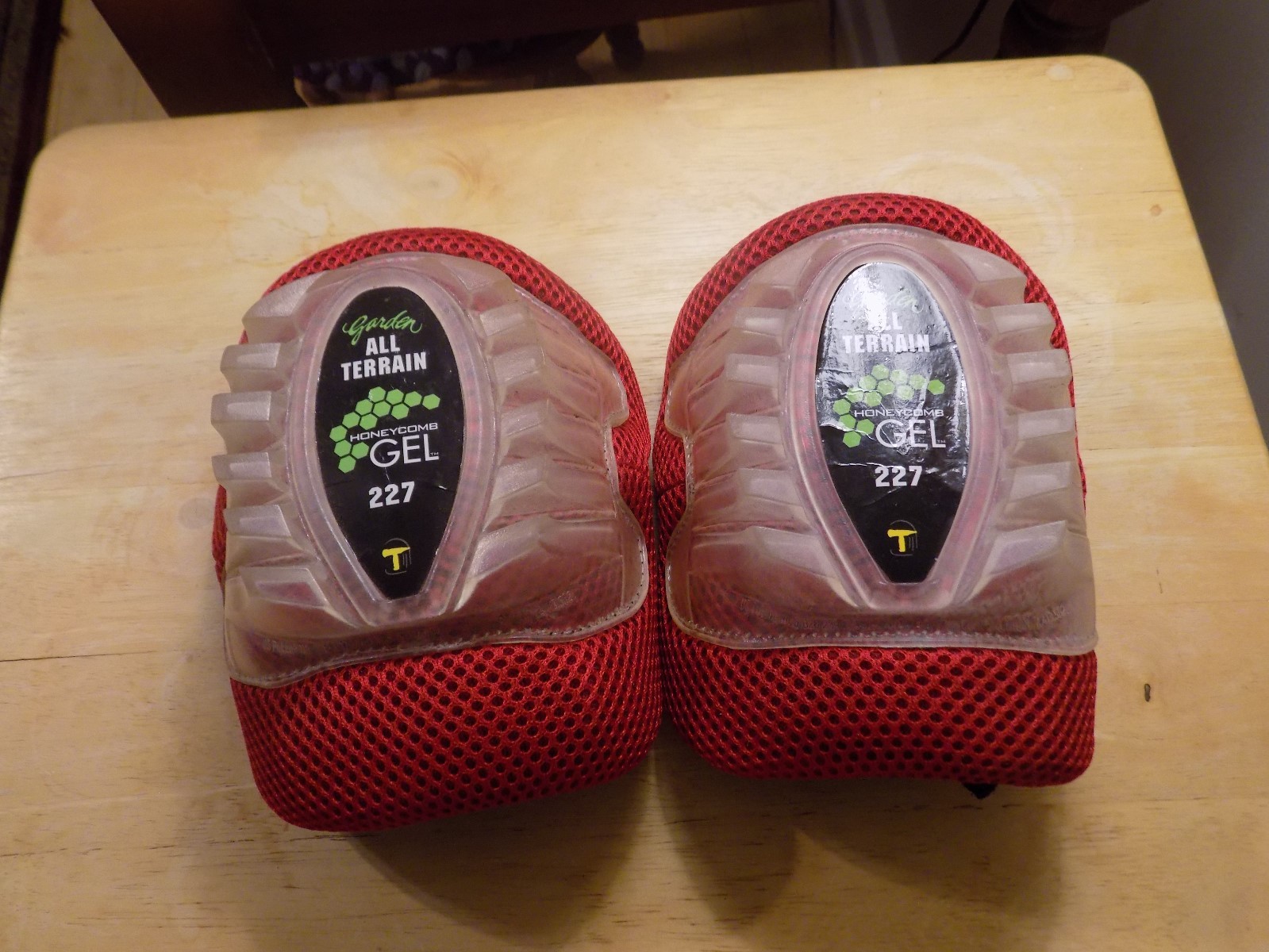 All Terrain Garden Honeycomb Gel Knee Pads 227-Red