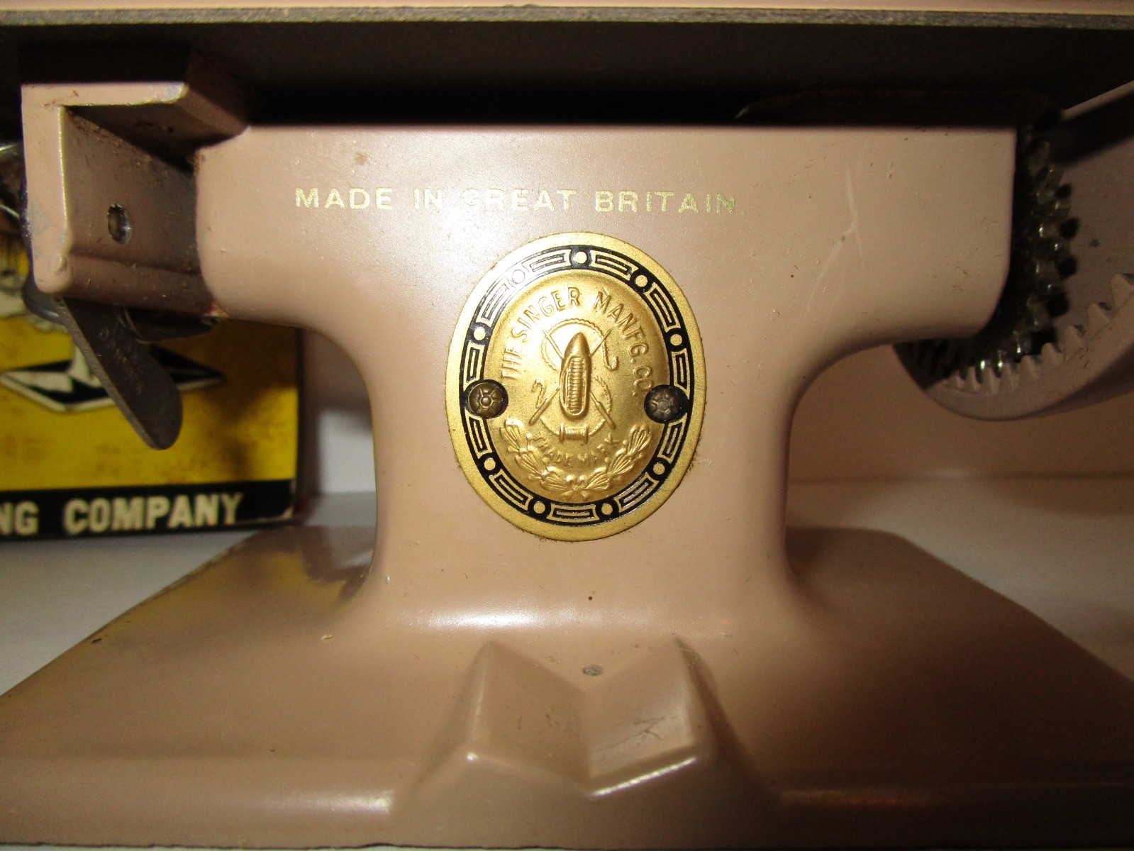 Vintage 1955 Child's Singer Model 20 Sewing Machine Sewhandy - Beige - Nice