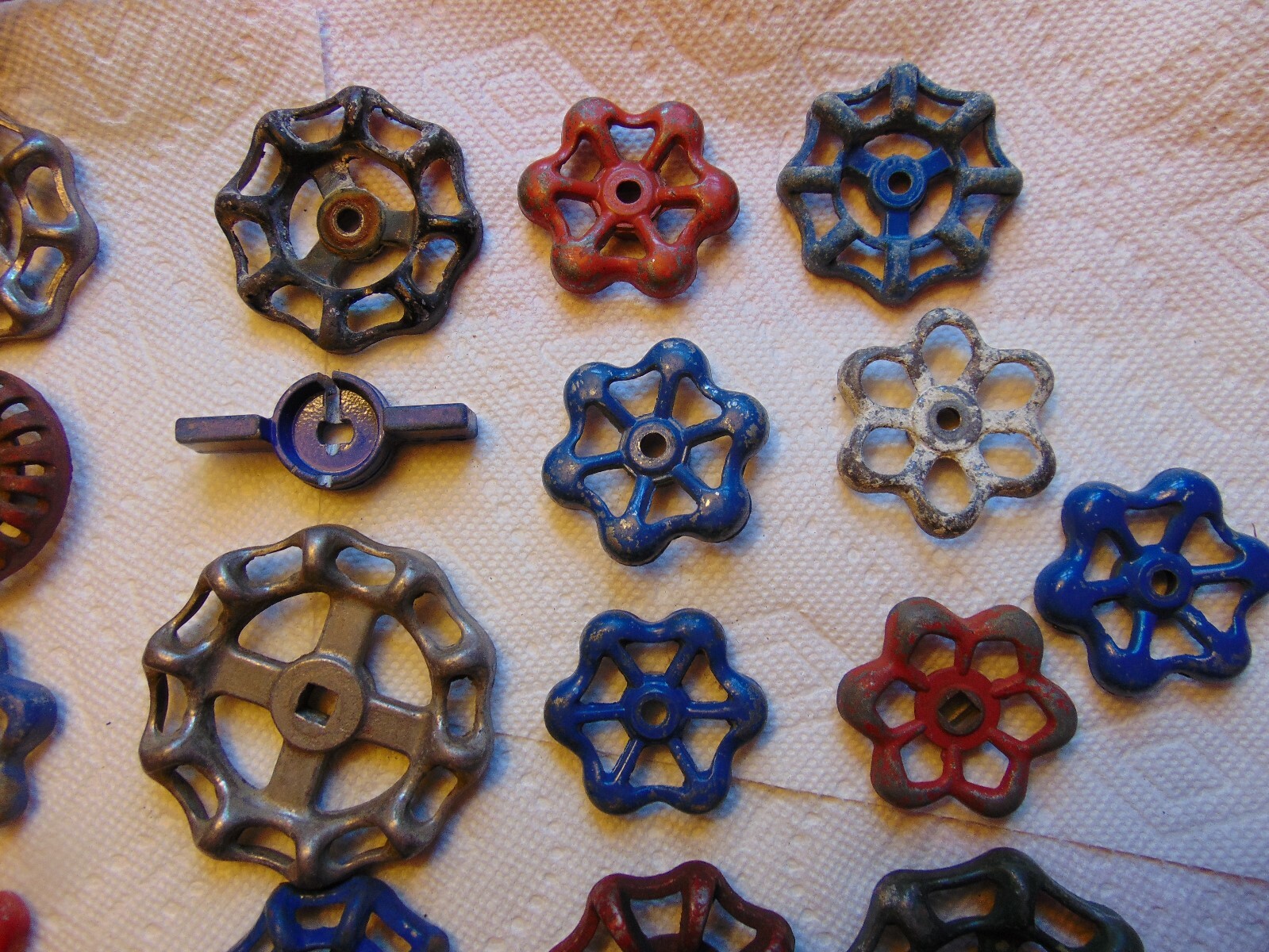 LOT OF 25 WATER VALVE FAUCET HANDLES VINTAGE INDUSTRIAL STEAMPUNK SALVAGE LOT  D