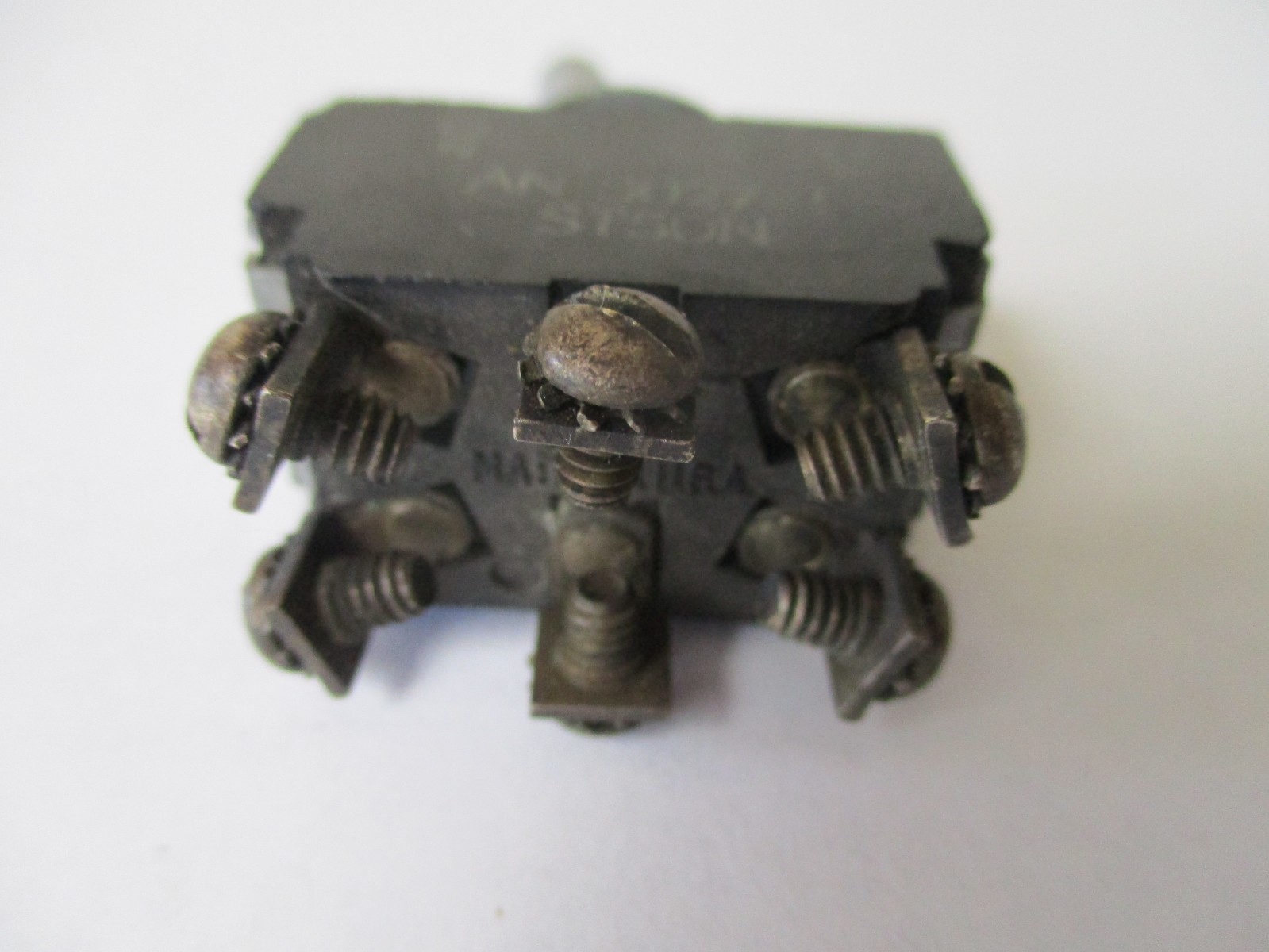 AN3027-3 Toggle Switch