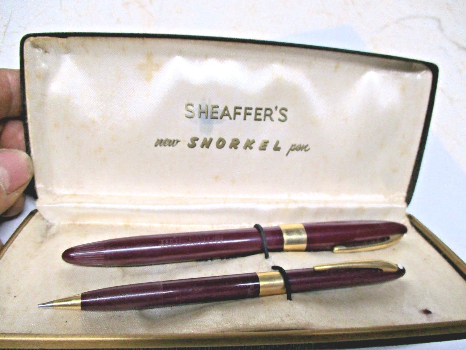 Sheaffer's Bergundy Snorkel Fountain Pen Mech. Pencil Set in case & instructions