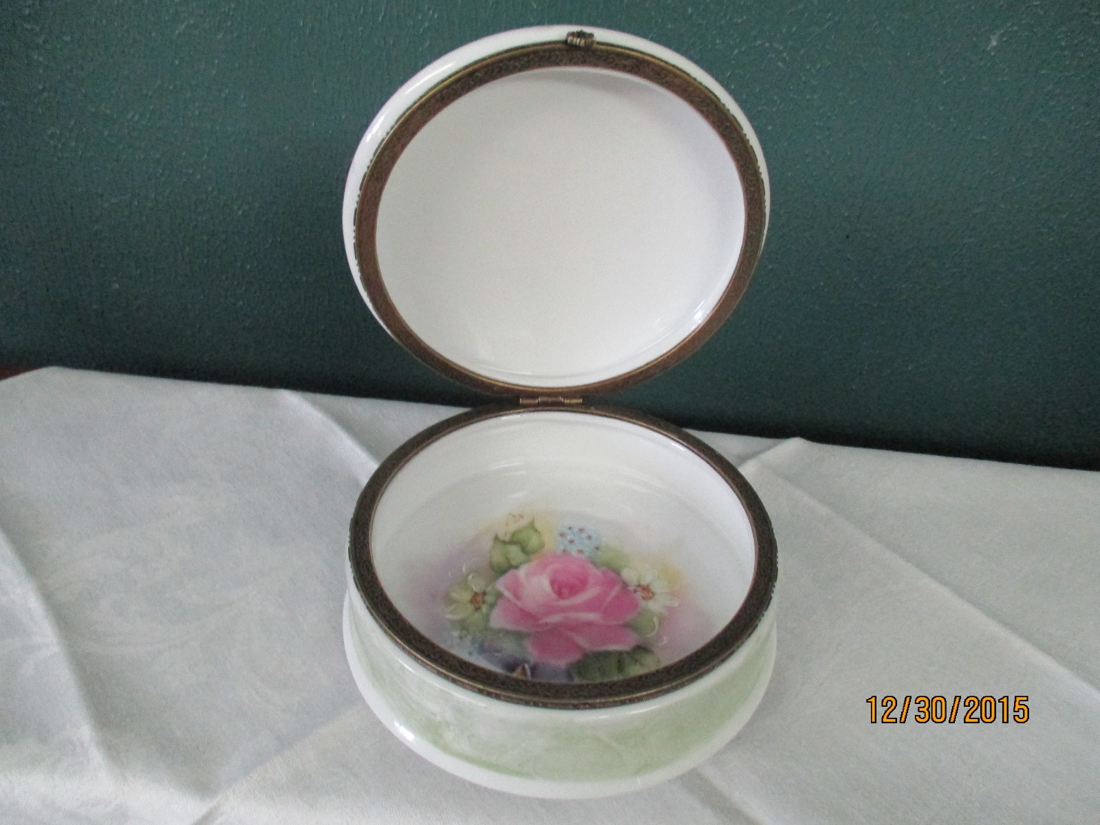 hand painted hinged porcelain, fine china, round jewelry box, new with tags