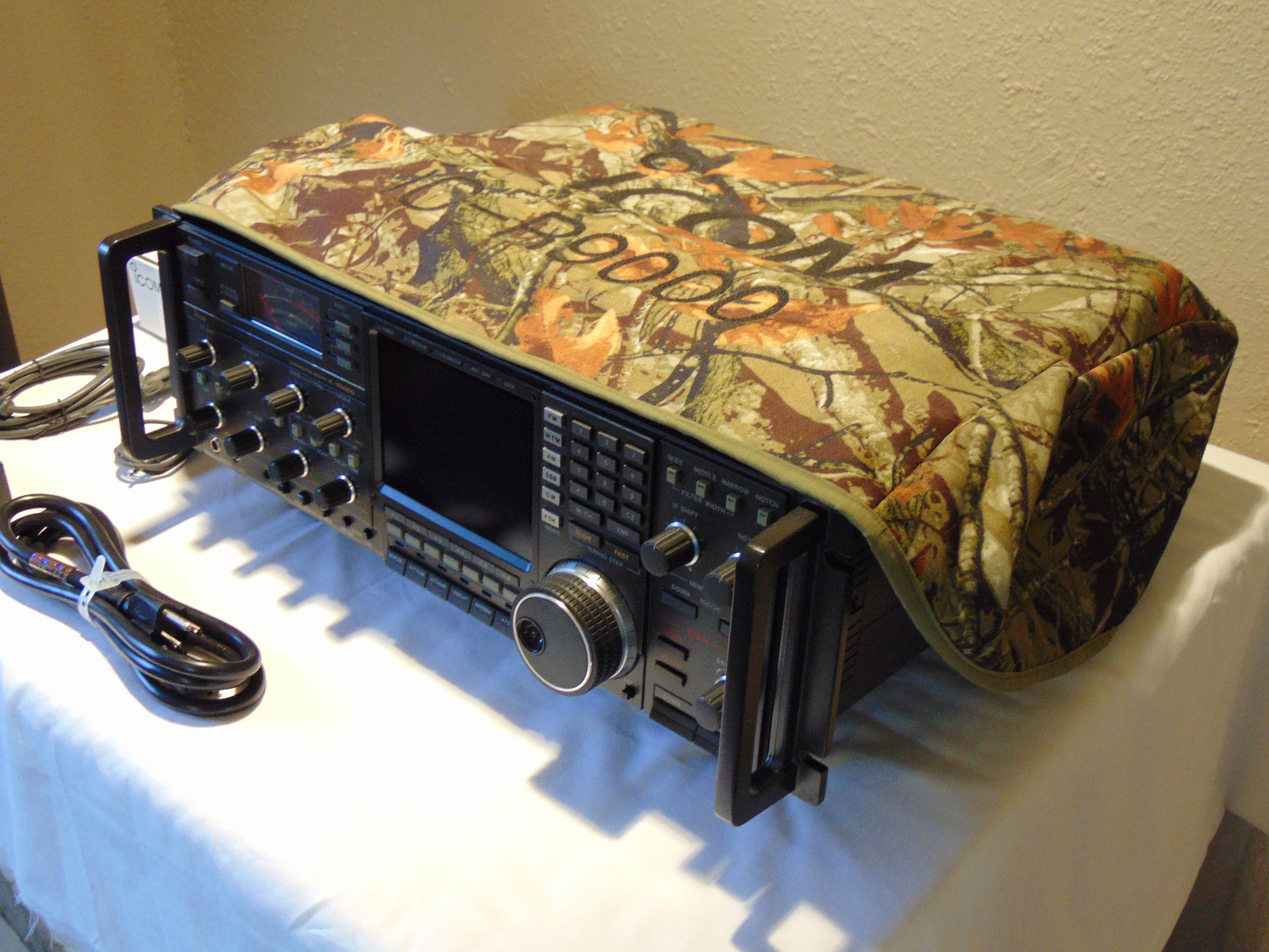 ICOM IC-R9000 WIDEBAND RECEIVER WITH EXTRAS IN SPECTACULAR CONDITION