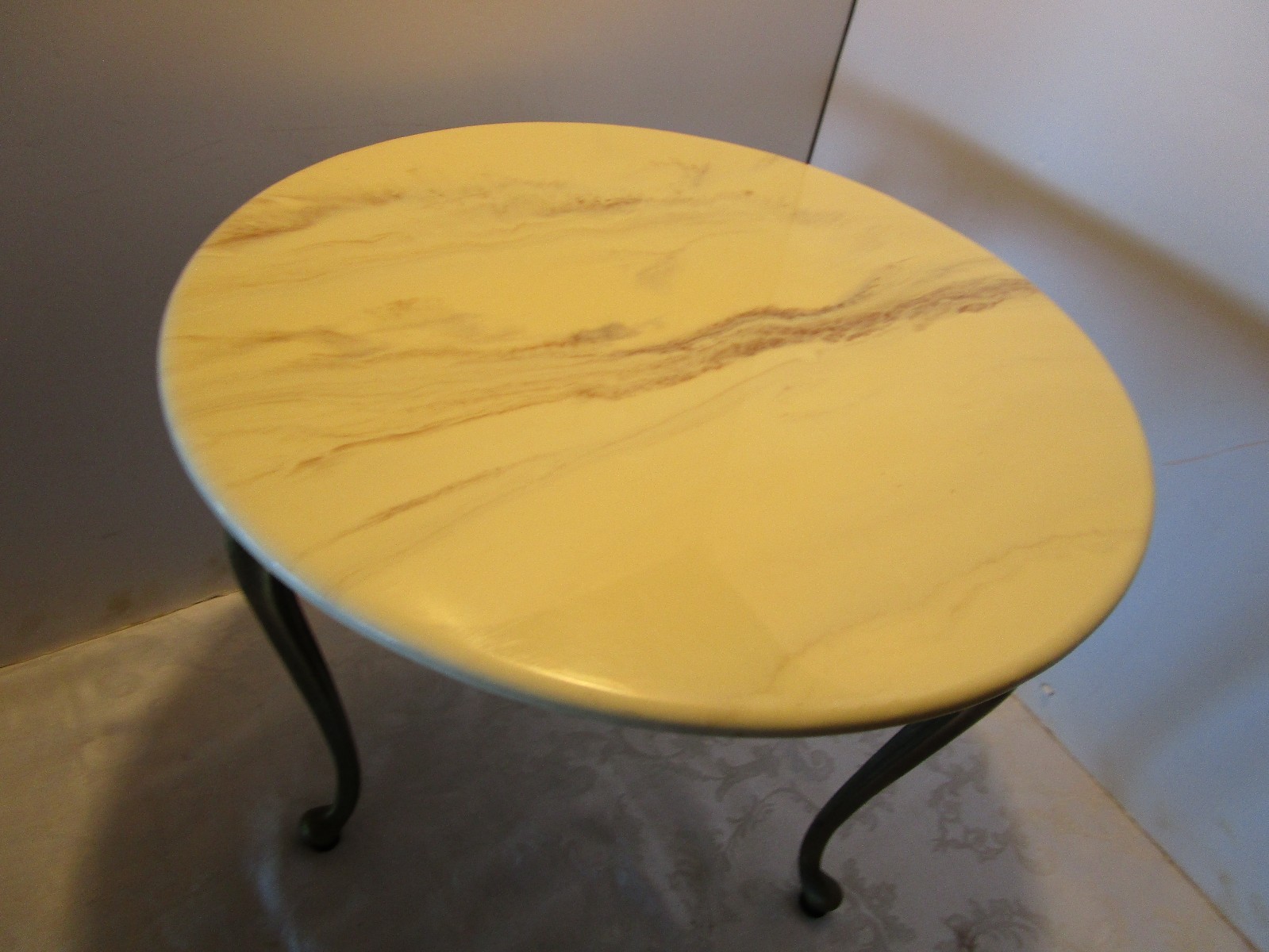 Hollywood Regency Faux marble top table by Marblecraft 1960’s Queen Ann legs 18