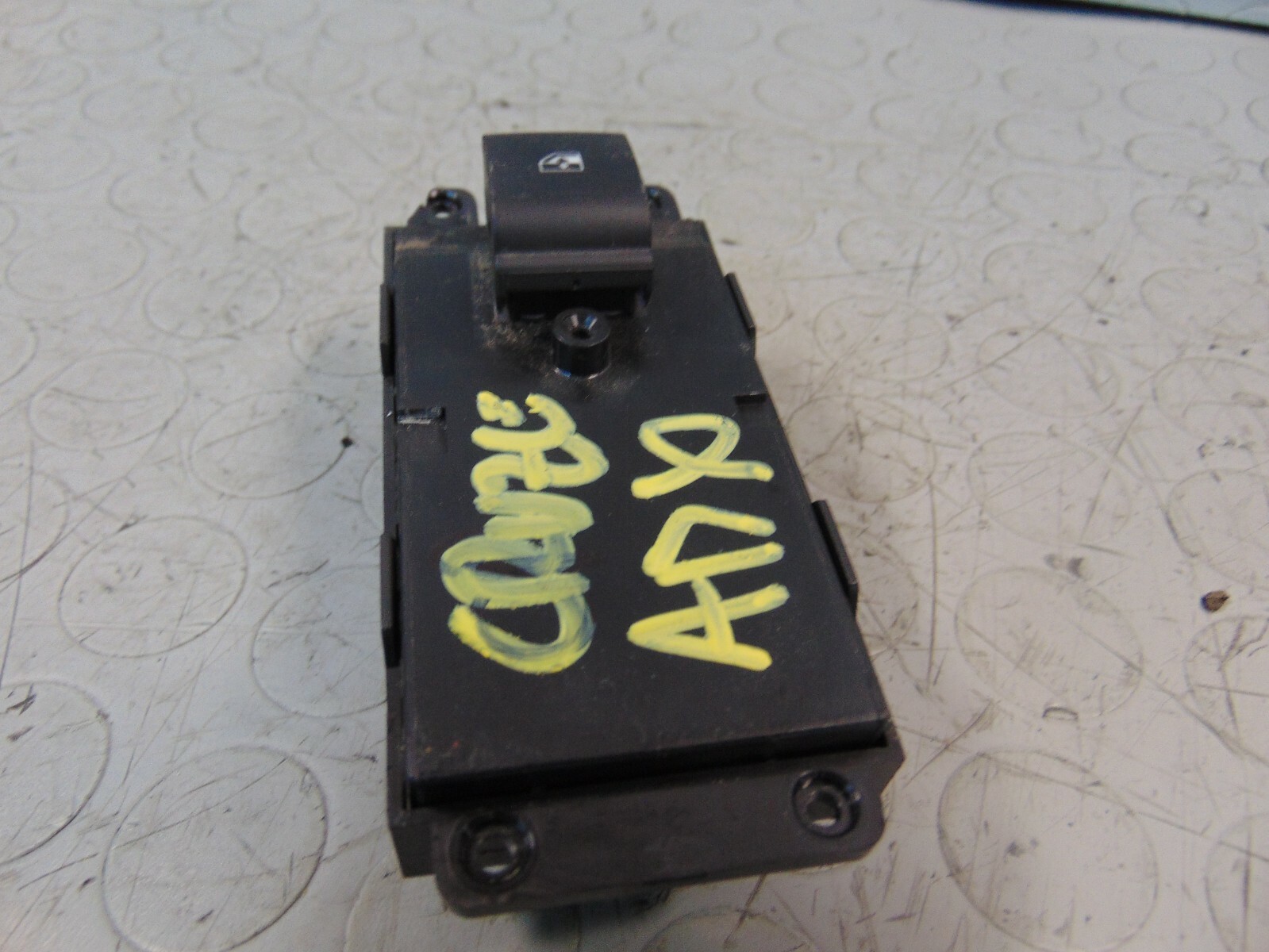 Pulsantiera alzavetri anteriore destra CHEVROLET CRUZE 2012 13305370