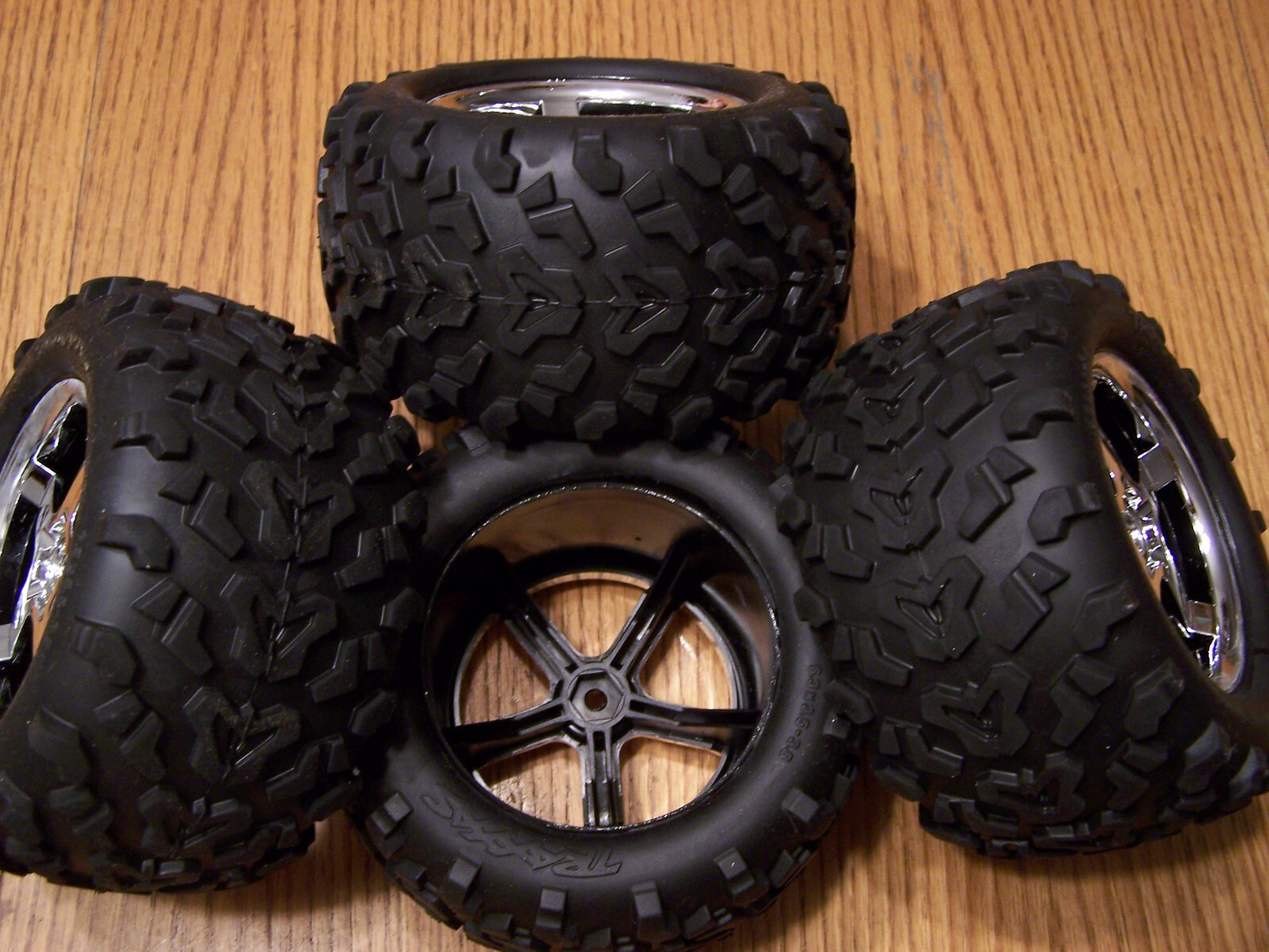 Fits Traxxas 49077-3 3.3 T-maxx Tires & 14mm 3.8 Wheels /Brushed E-maxx 4910 2.5