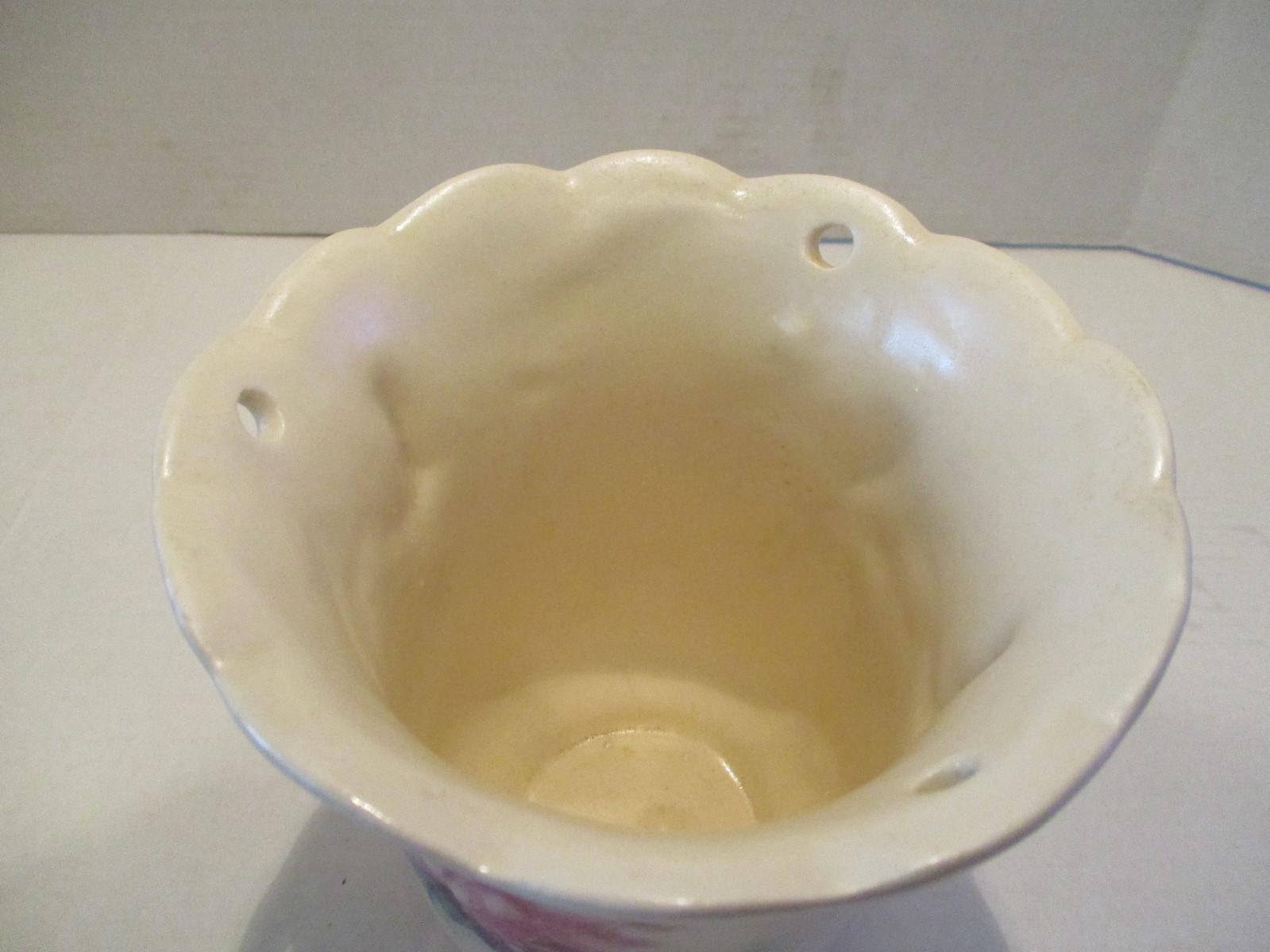 VINTAGE HULL ART POTTERY WOODLAND HANGING PLANTER  W-31-5-1/2