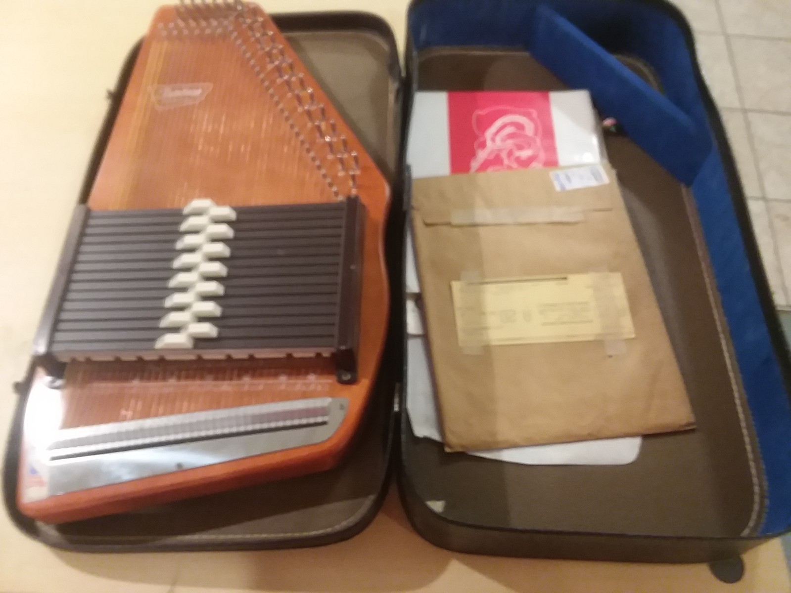 VINTAGE AUTOHARP, OSCAR SCHMIDT 15 PUSH BUTTON KEYS With CASE