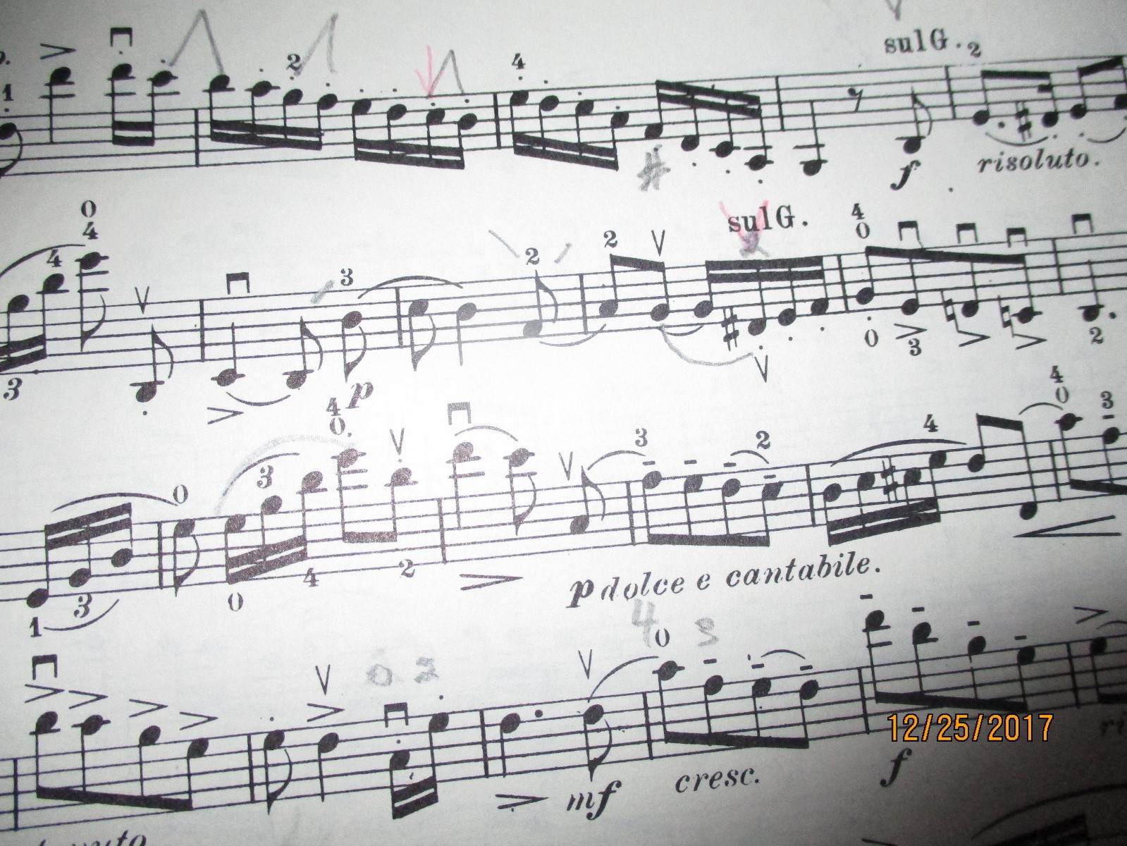 Lot 2 violin sheet music book & Student Concerto No. 3. III folk Ameicana ++