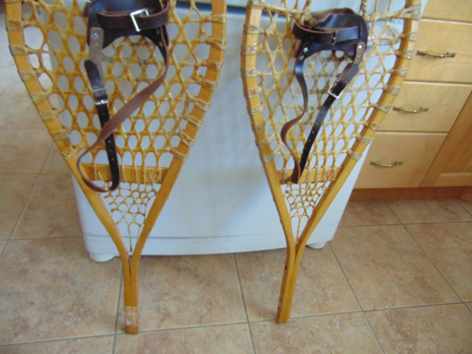 vintage,   snowshoes/complete -     nice   14  x  41  nice   #  1845