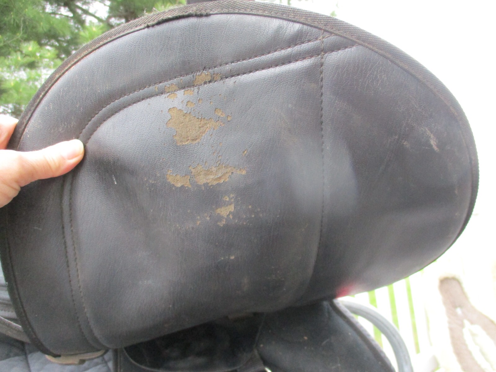 17'' MEDIUM THOROWGOOD ULSTER CC JUMP ENGLISH SADDLE w  LEATHERS &  IRONS