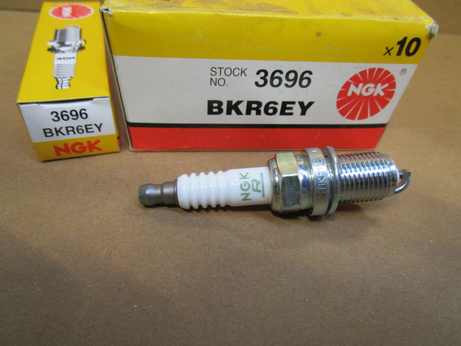 NGK SPARK PLUG BKR6EY 3696 TERRANO PRIMERA SUNNY 100 NX NGK SPARK PLUG BKR6EY 3696 TERRANO PRIMERA SUNNY 100 NX