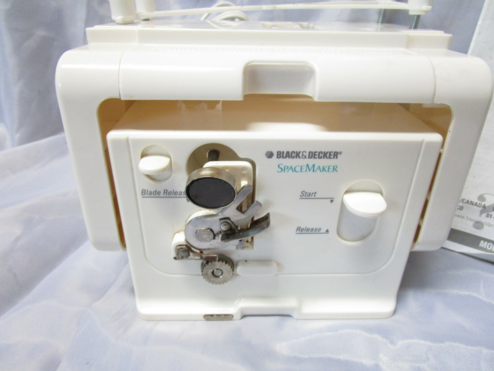 Black Decker Space Maker Hideaway Can Opener EC600 White RV Camper Under Cabinet