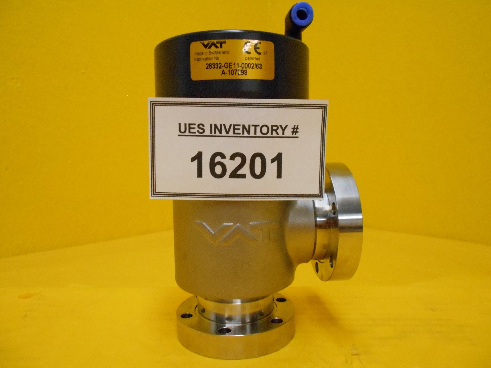 VAT 28332-GE11-0002 Pneumatic Right Angle Vacuum Valve UHV VAT 28332-GE11-0002 Pneumatic Right Angle Vacuum Valve UHV