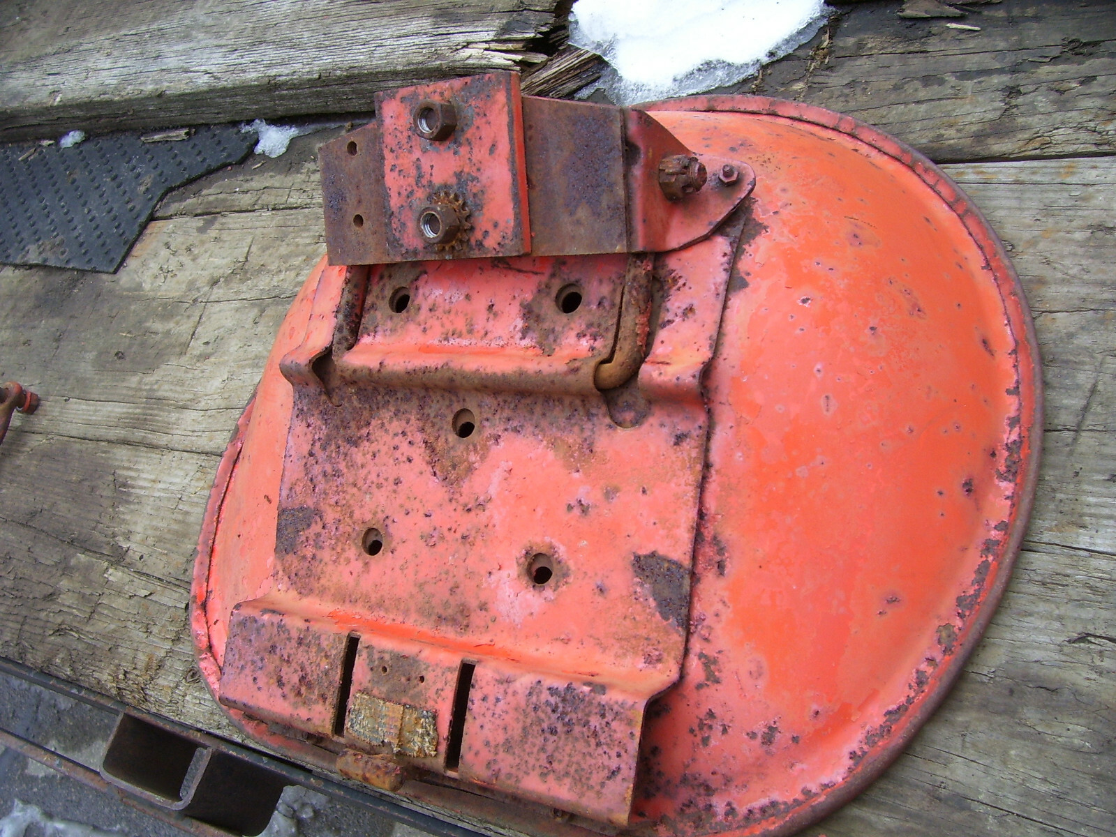 VINTAGE JI CASE  900  LP  STANDARD TRACTOR -PAN SEAT & FLIP UP BRKT - 1959