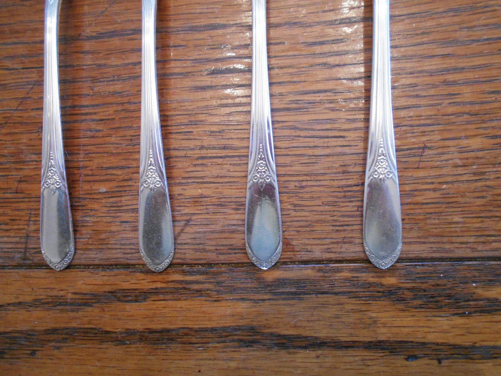 4 Rogers 1938 DEVONSHIRE or MARYLOU Teaspoons IS Silverplate  Flatware 829