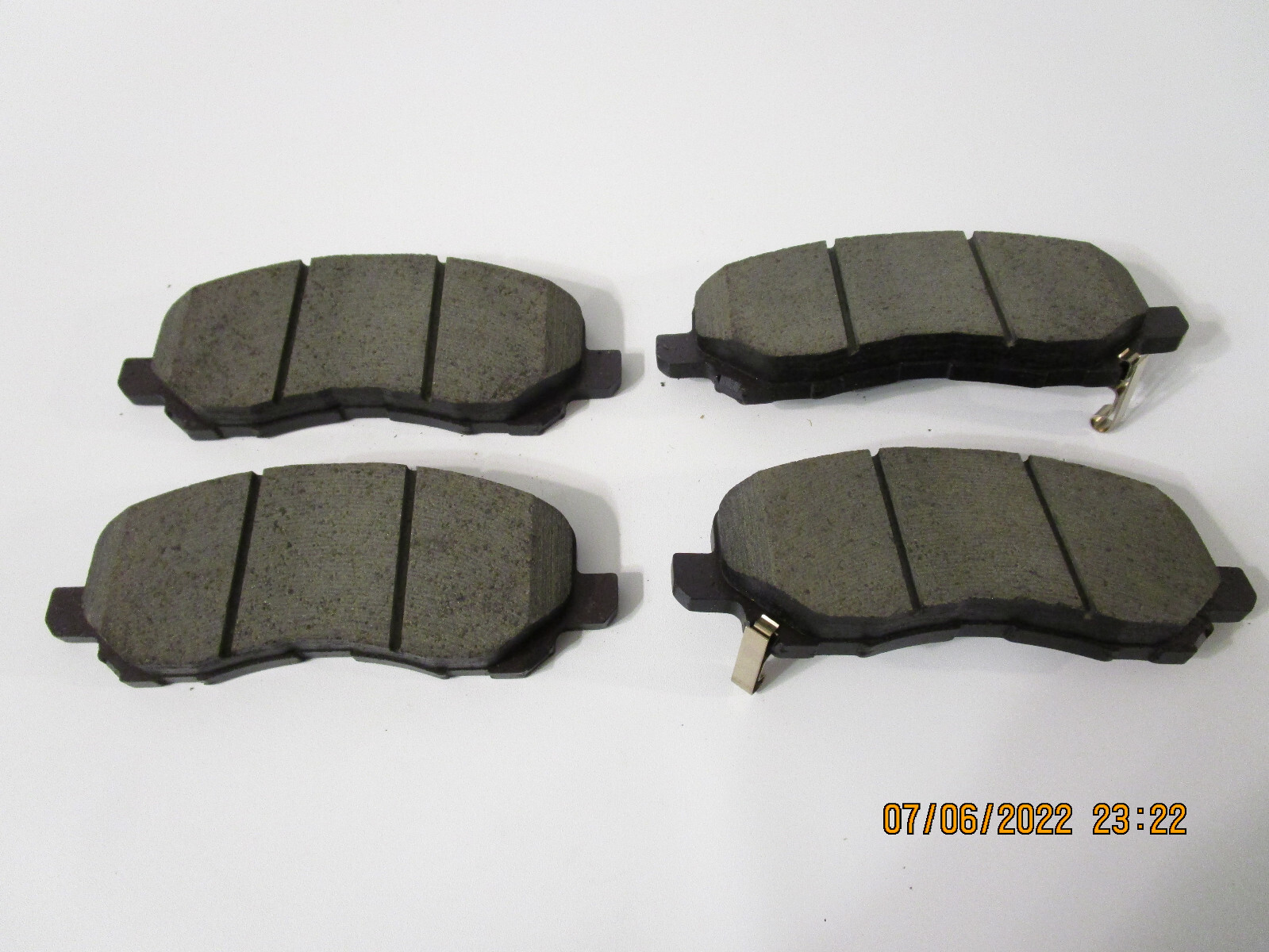 Genuine Mitsubishi OEM MZ690565 Pad Set, Brake (Vsp) | eBay